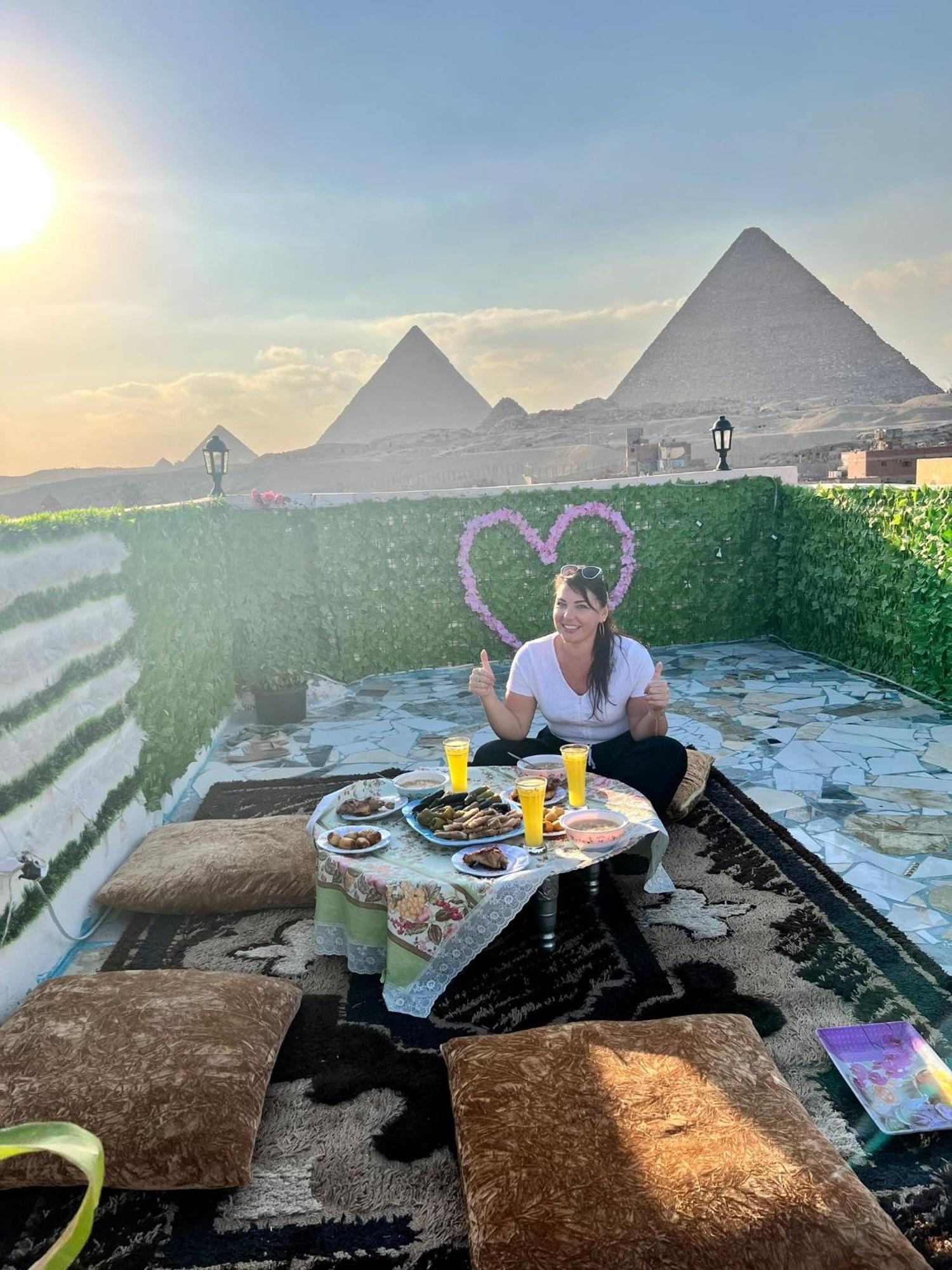 Pyramids Show Hotel Kafret el-Gabal Extérieur photo