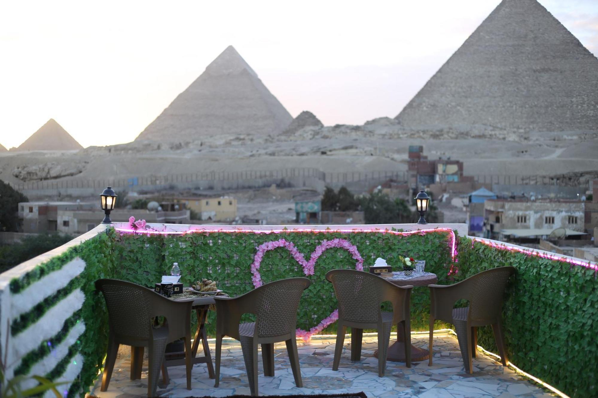 Pyramids Show Hotel Kafret el-Gabal Extérieur photo