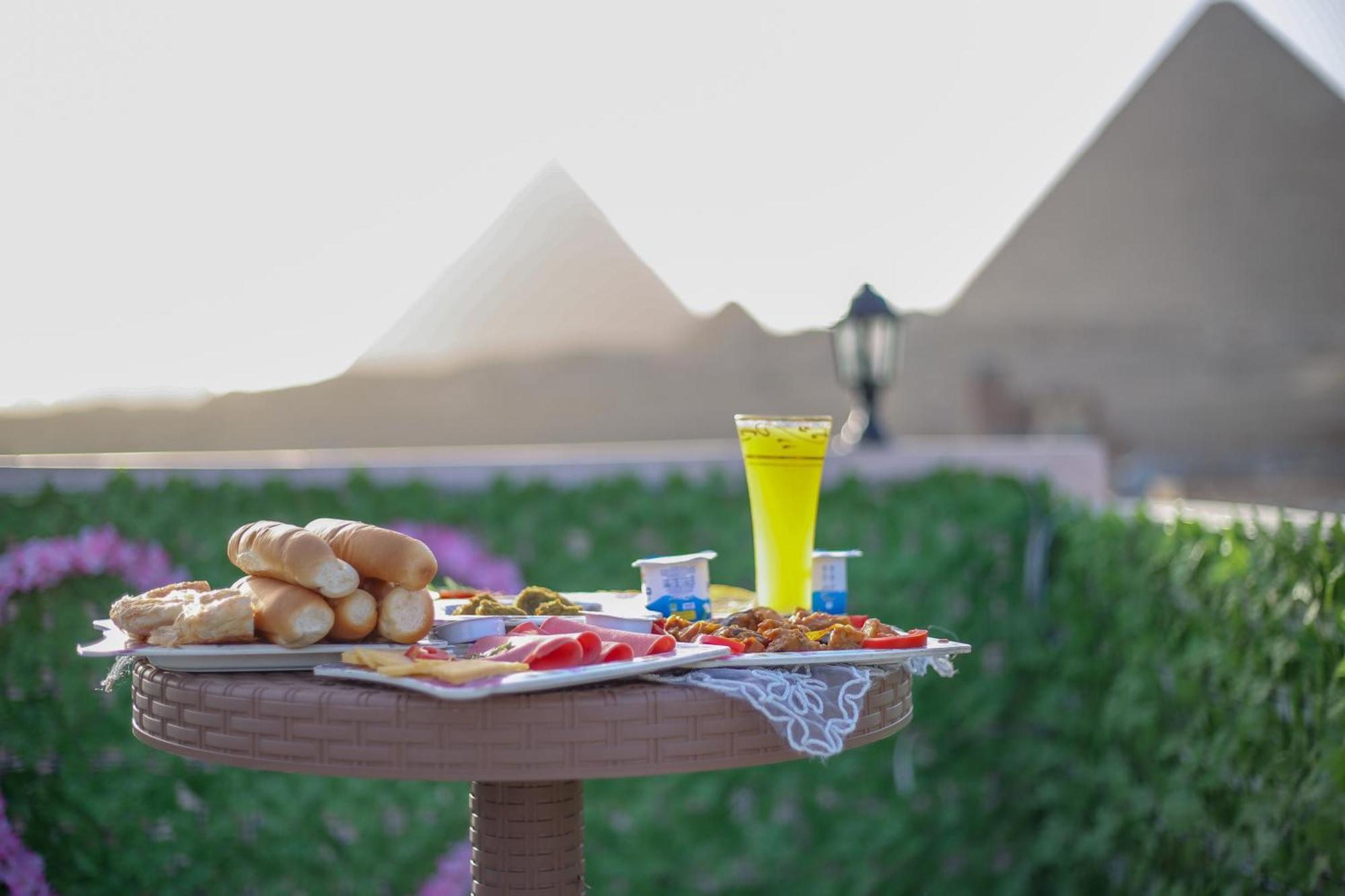 Pyramids Show Hotel Kafret el-Gabal Extérieur photo