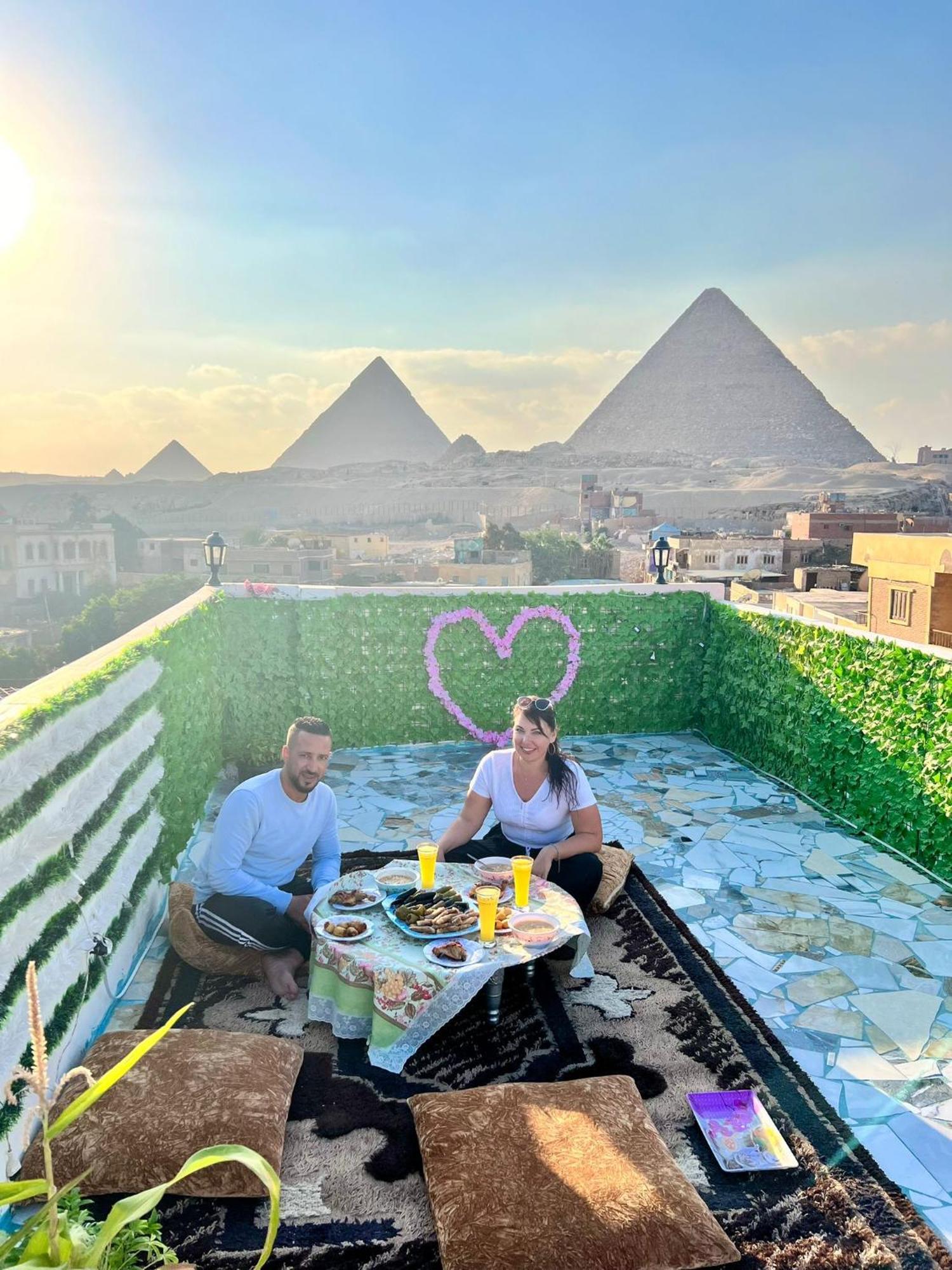 Pyramids Show Hotel Kafret el-Gabal Extérieur photo