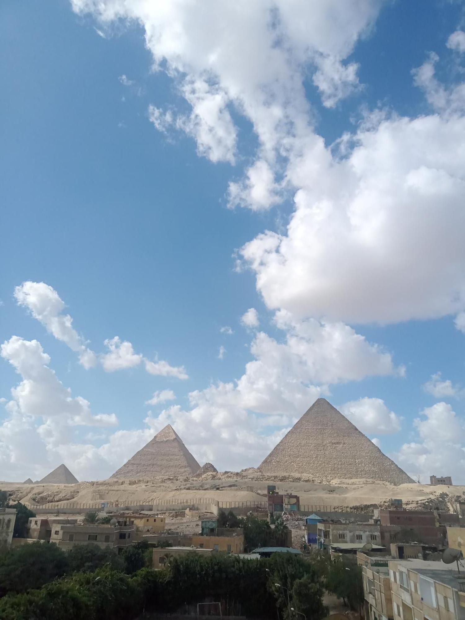 Pyramids Show Hotel Kafret el-Gabal Extérieur photo