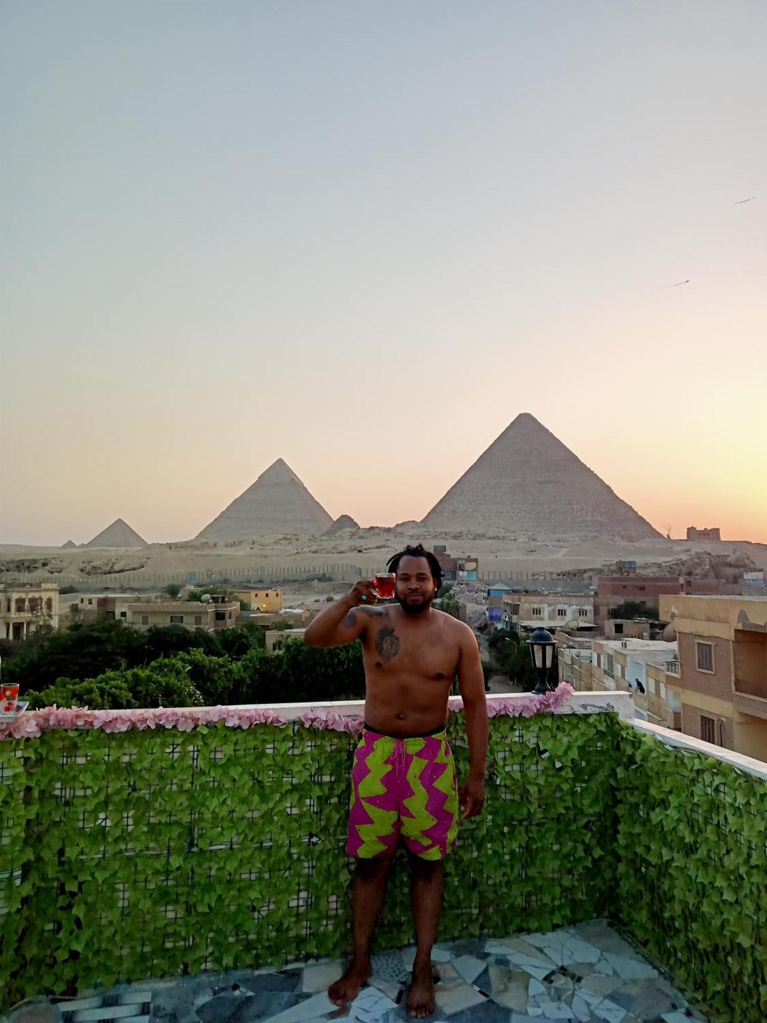 Pyramids Show Hotel Kafret el-Gabal Extérieur photo