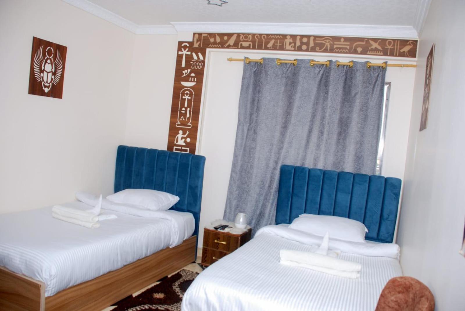 Pyramids Show Hotel Kafret el-Gabal Extérieur photo