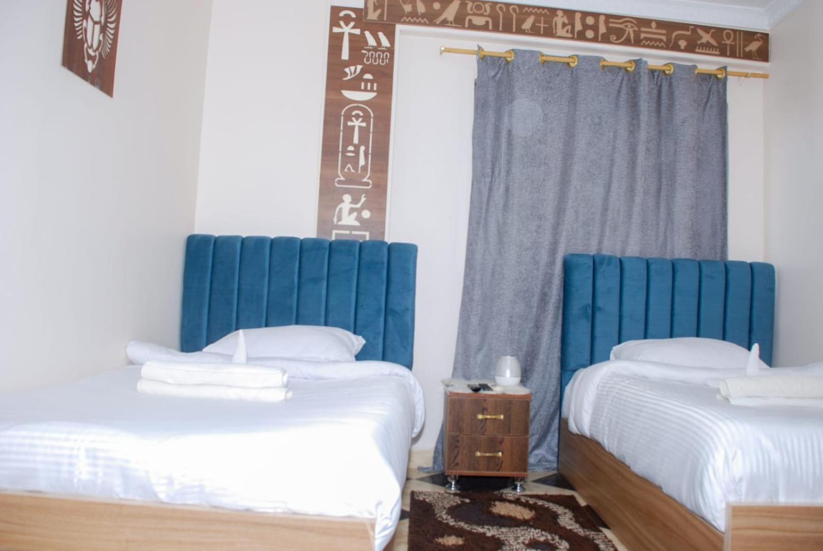 Pyramids Show Hotel Kafret el-Gabal Extérieur photo