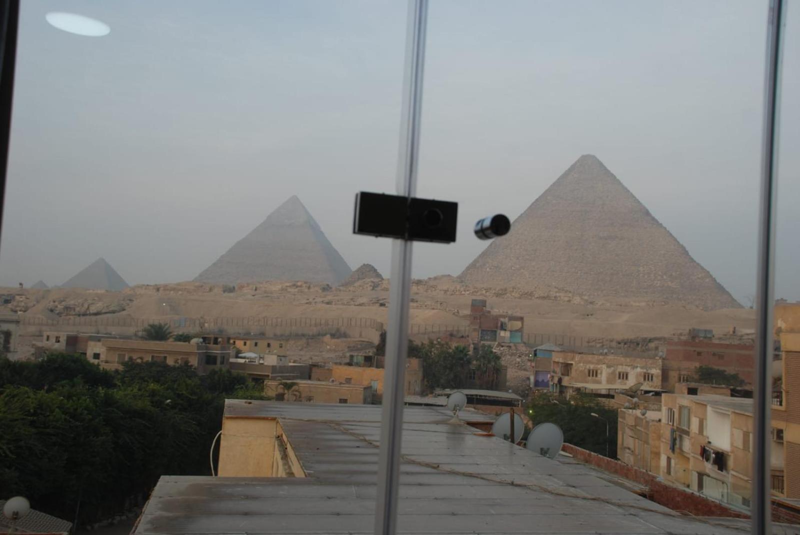 Pyramids Show Hotel Kafret el-Gabal Extérieur photo