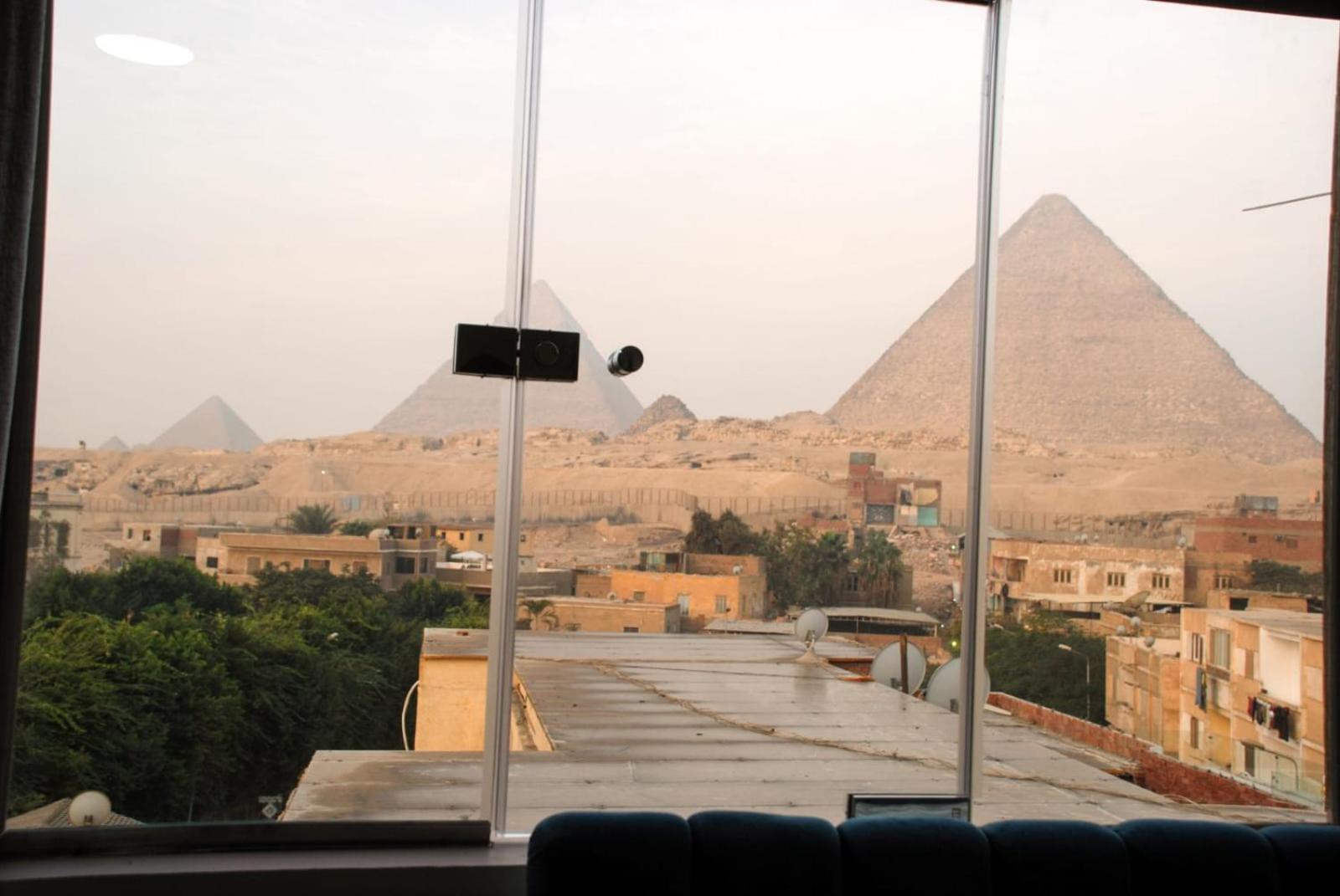 Pyramids Show Hotel Kafret el-Gabal Extérieur photo
