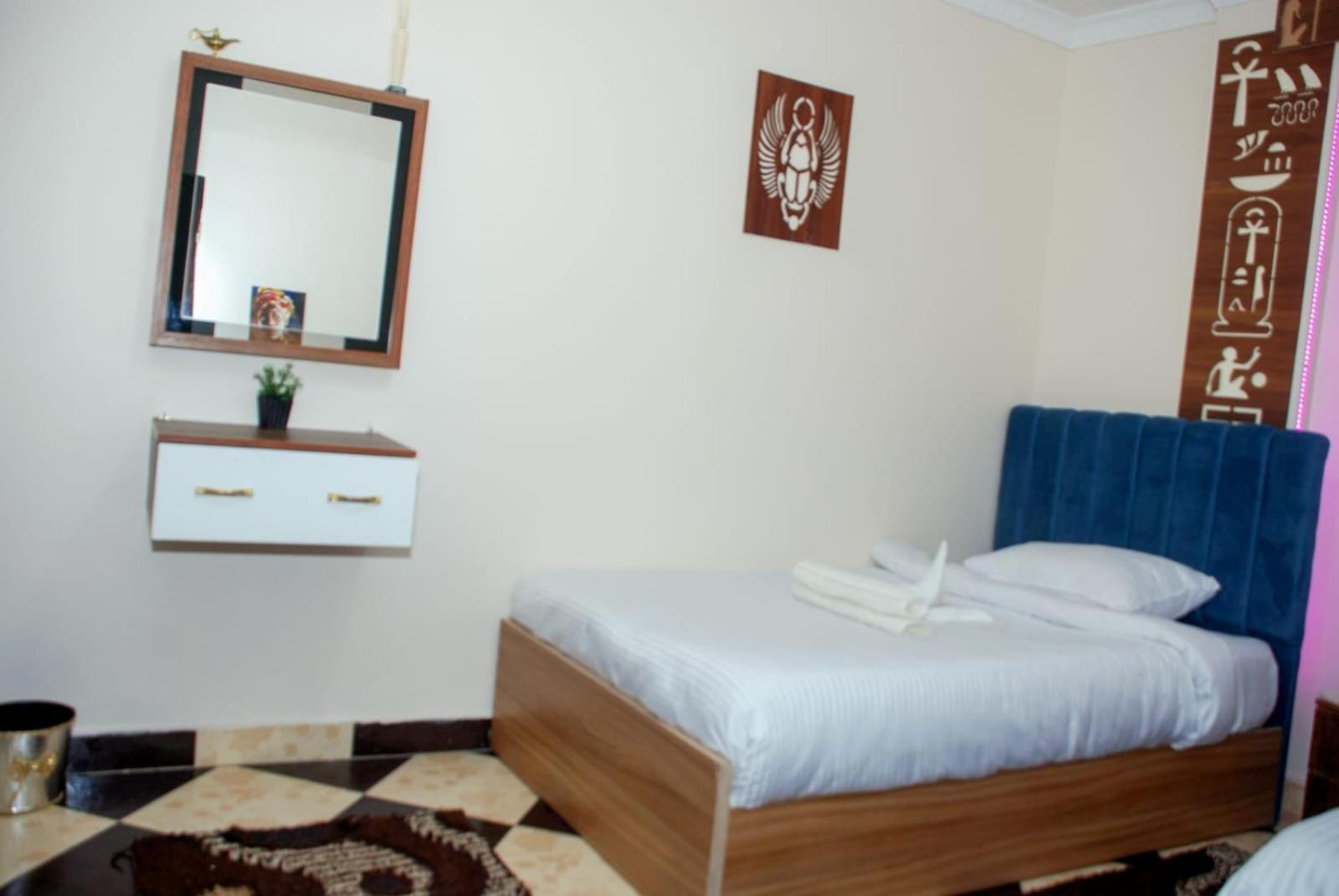 Pyramids Show Hotel Kafret el-Gabal Extérieur photo