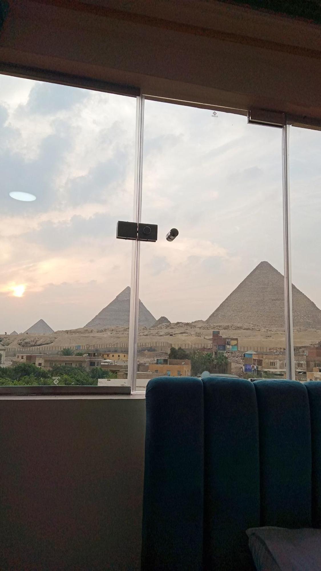 Pyramids Show Hotel Kafret el-Gabal Extérieur photo