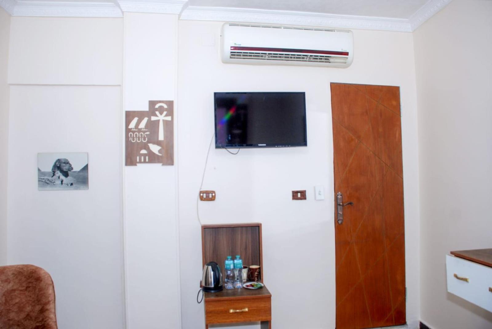 Pyramids Show Hotel Kafret el-Gabal Extérieur photo