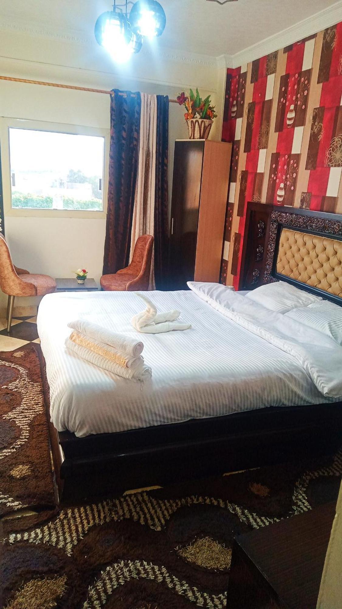 Pyramids Show Hotel Kafret el-Gabal Extérieur photo